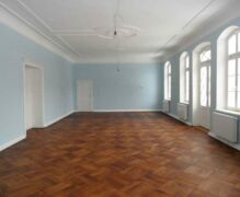 The parquet for the ballroom and the fireplace vestibule is completed.
