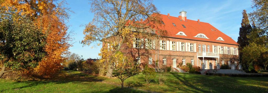 Außenansicht vom Schloss Pütnitz